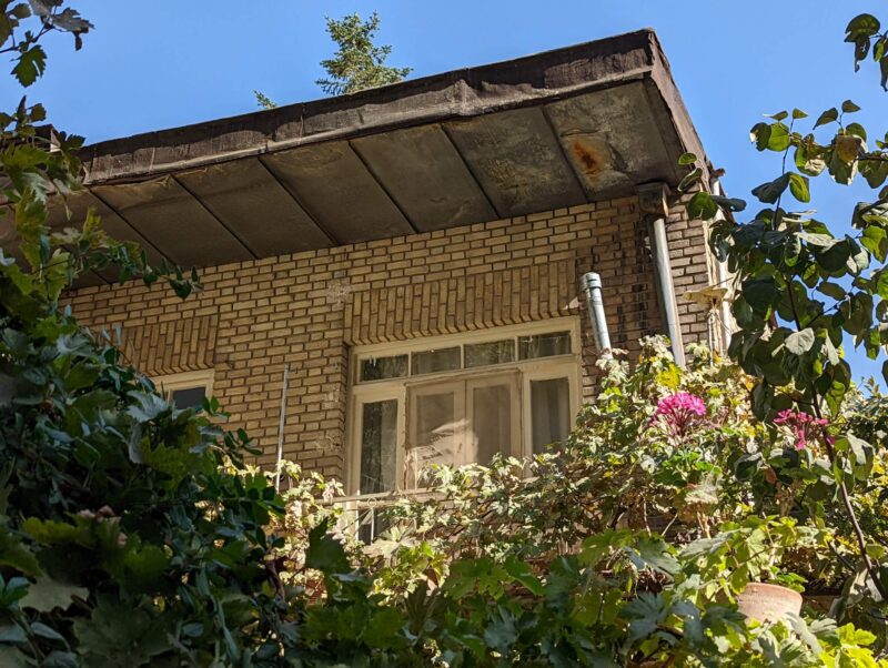 Old building not yet replaced by high-rise, Sohanak, Tehran, Iran, copyright EscapefromTehran.com